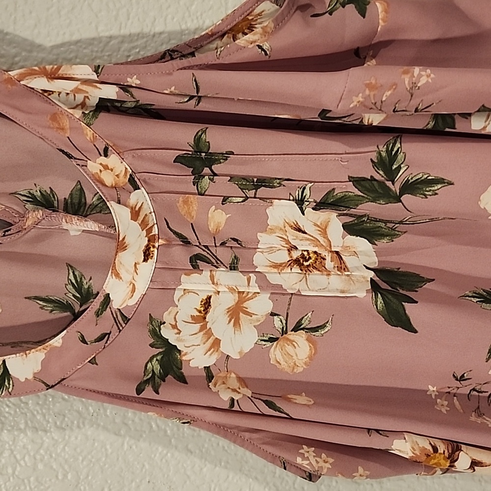 Pink Flowy Tank - Picture 2 of 4